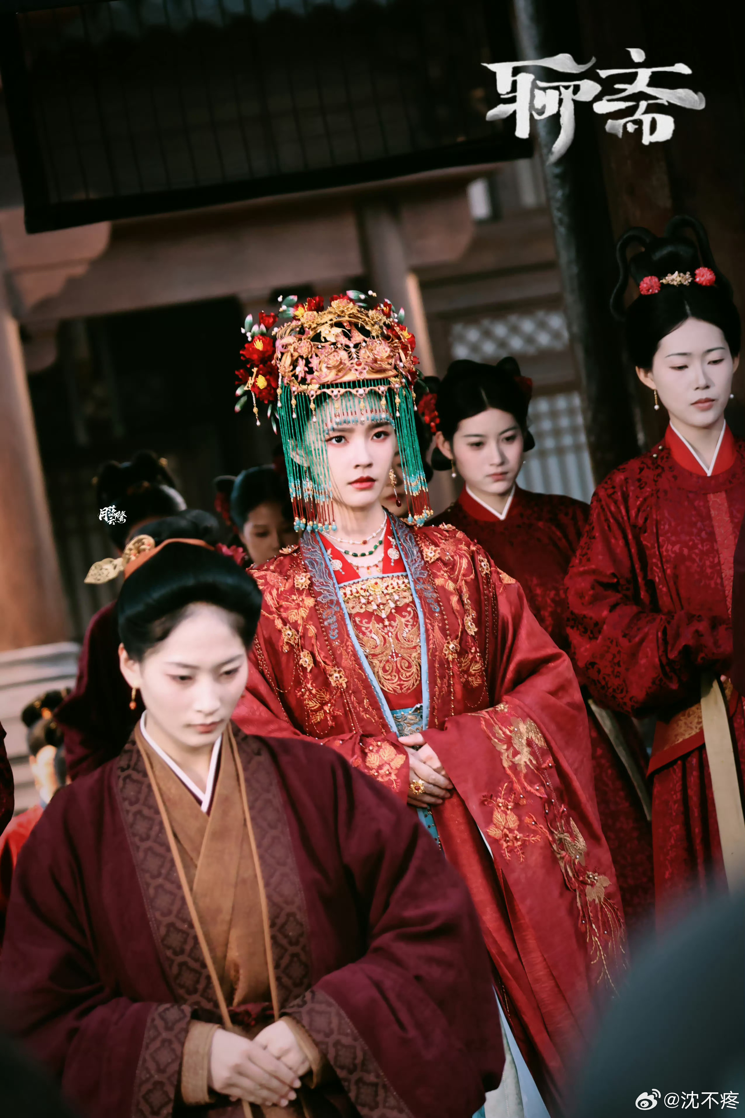 林允出逃鬼新娘好带感的鬼新娘！绿色珠帘装饰好特别啊，聊斋味一下就出来了[憧憬] 