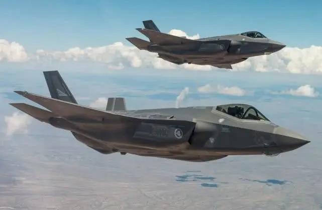 美军在琉球大量集结F-35意欲何为？
近日，驻日美军司令部证实：美军有百架F-3