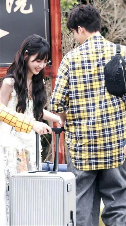 田曦薇不给王安宇留一点表现机会田曦薇行动力直接拉满，短短一会儿攒了超多卡片，王安
