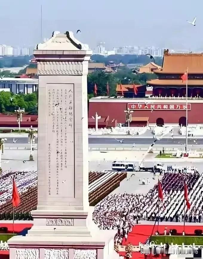 人民英雄纪念碑，不提党名，不说领导，就连最折中的“指引”二字，也在定稿时，被毛主