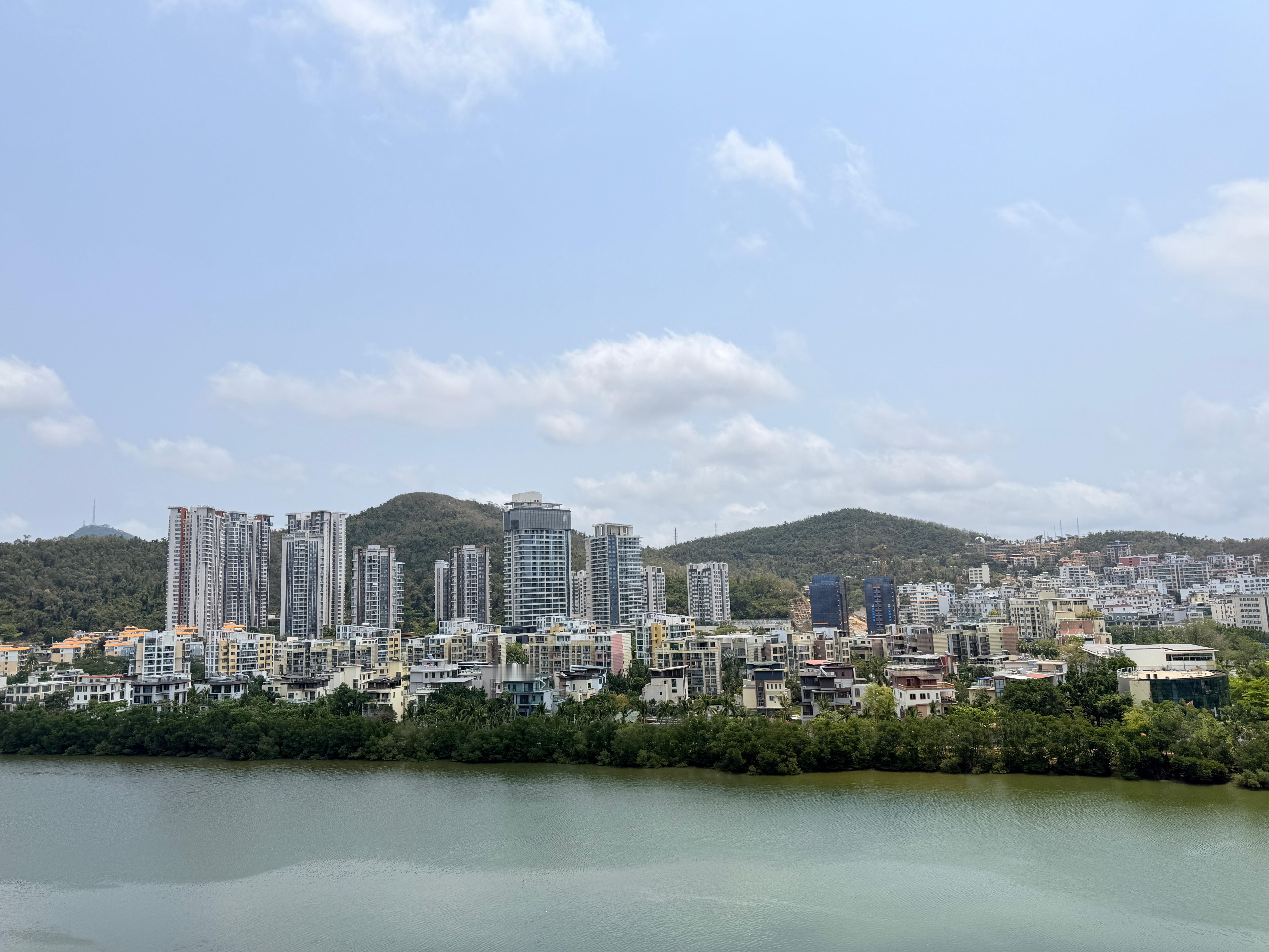 在三亚吃到了一家很不错的餐厅 手撕文昌鸡和滋滋有味大盘鱼简直YYDS如果在三亚旅