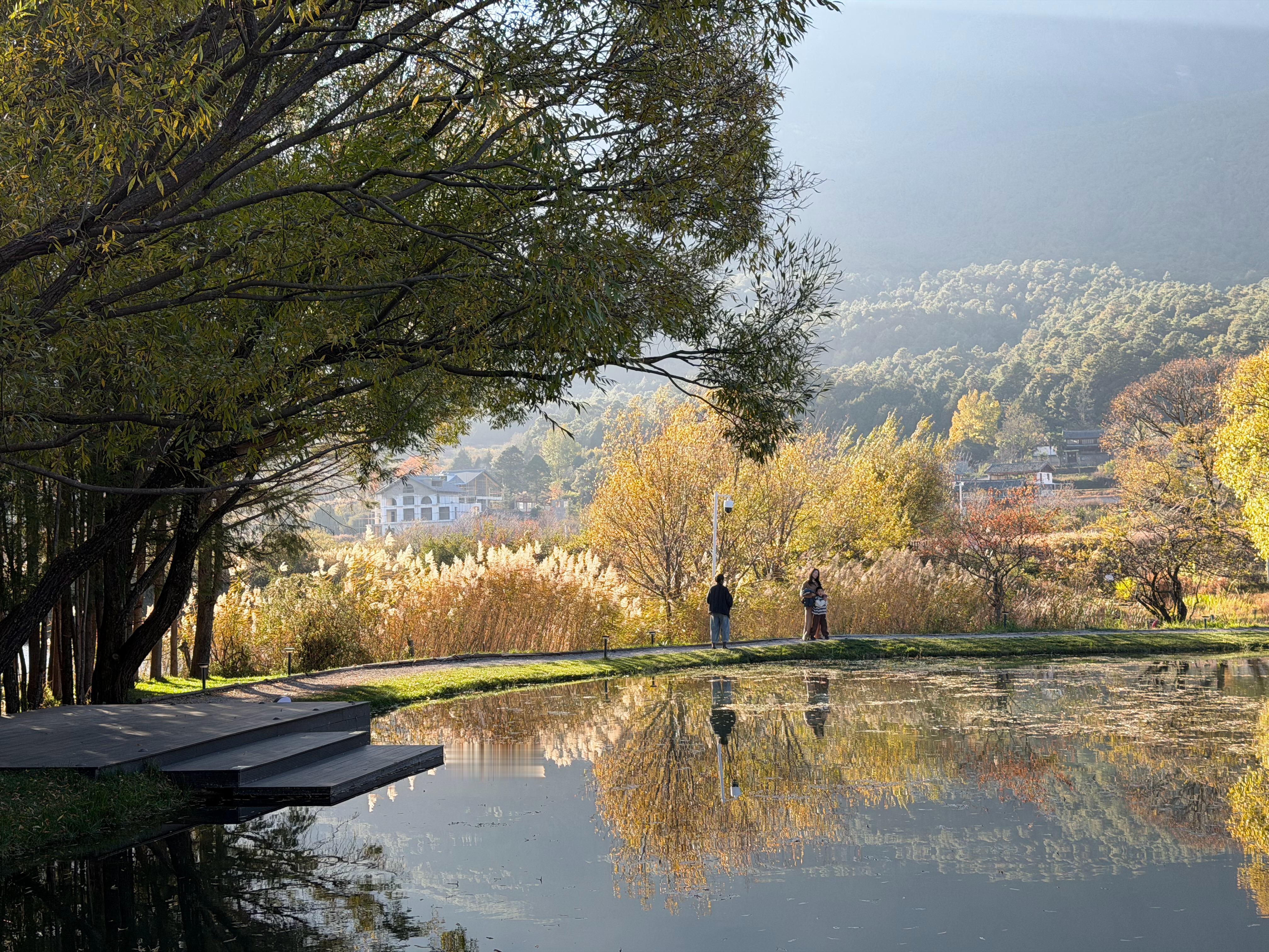 人生最好的境不是诗，也不在陌生的远方，在于平静下来去发现：眼前熟悉的一切皆心之所