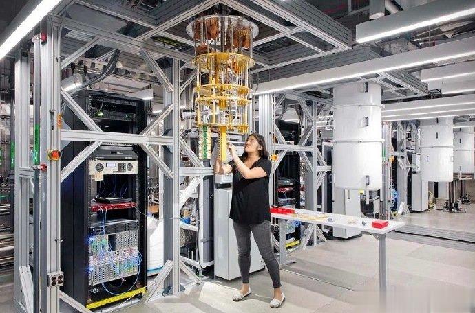 【#新方法实现更高效量子纠错#】据英国《新科学家》网站报道，IBM公司已成功地大