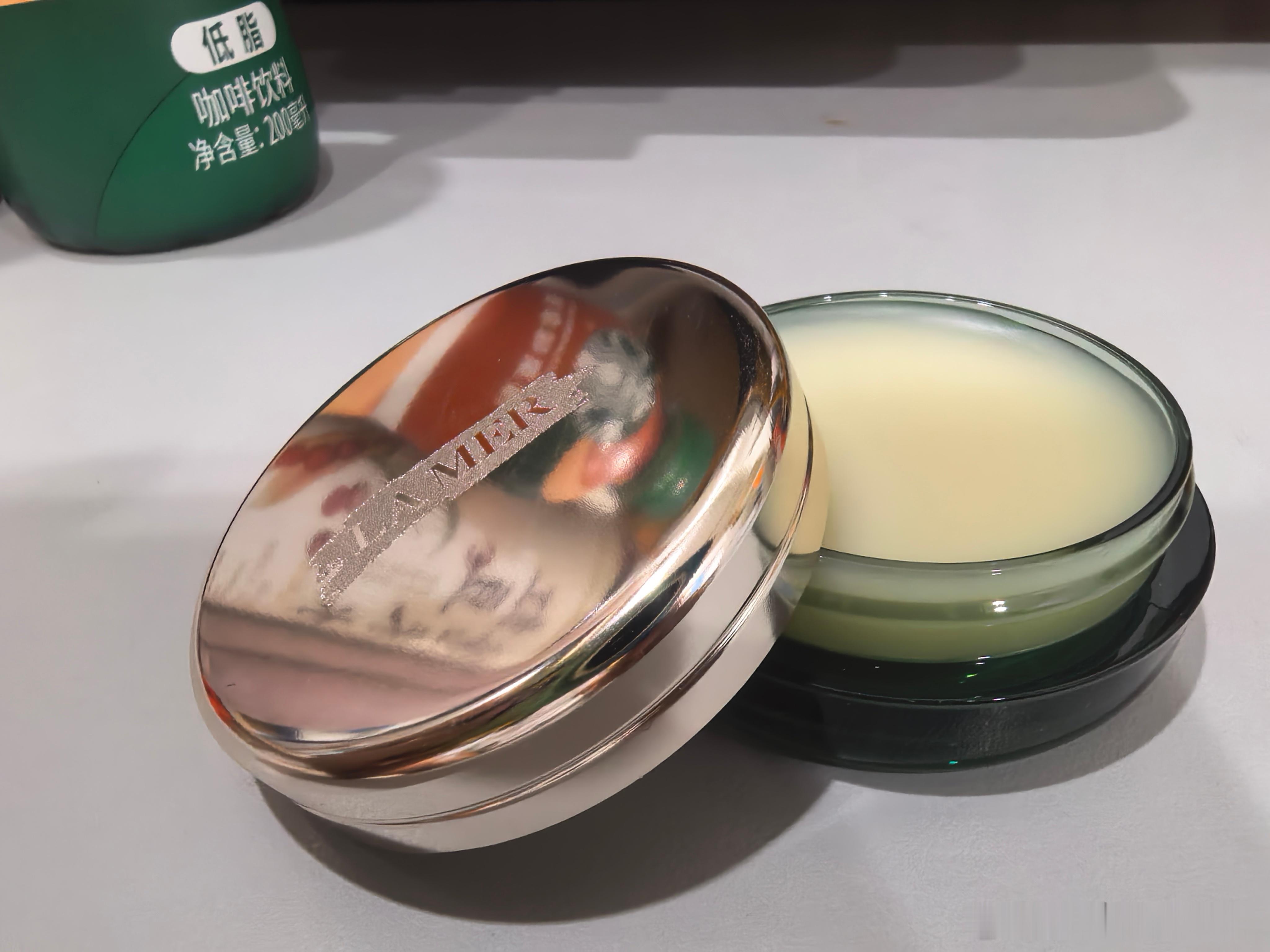 秋燥💋先知秋燥[超话]海蓝之谜[超话]海蓝之谜润唇膏 ​​​
