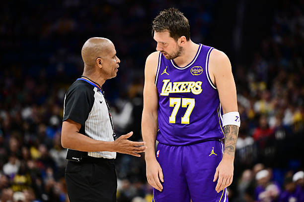 经过联盟裁判办公室的审查，撤销了东契奇昨天吃到的本赛季第16次技术犯规，因此他可