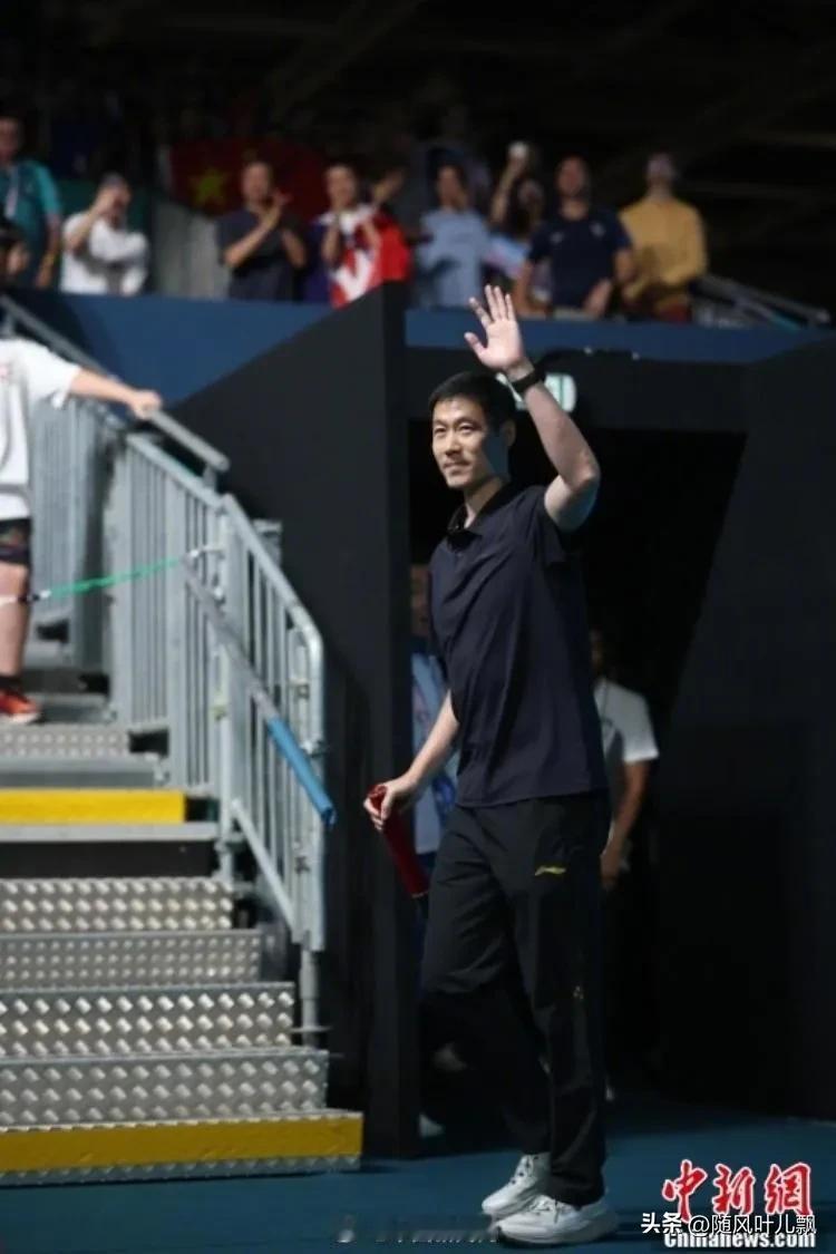 王励勤上任后，不把樊振东召开来，估计是为了避嫌吧，或者是把樊振东当成国乒底牌，不