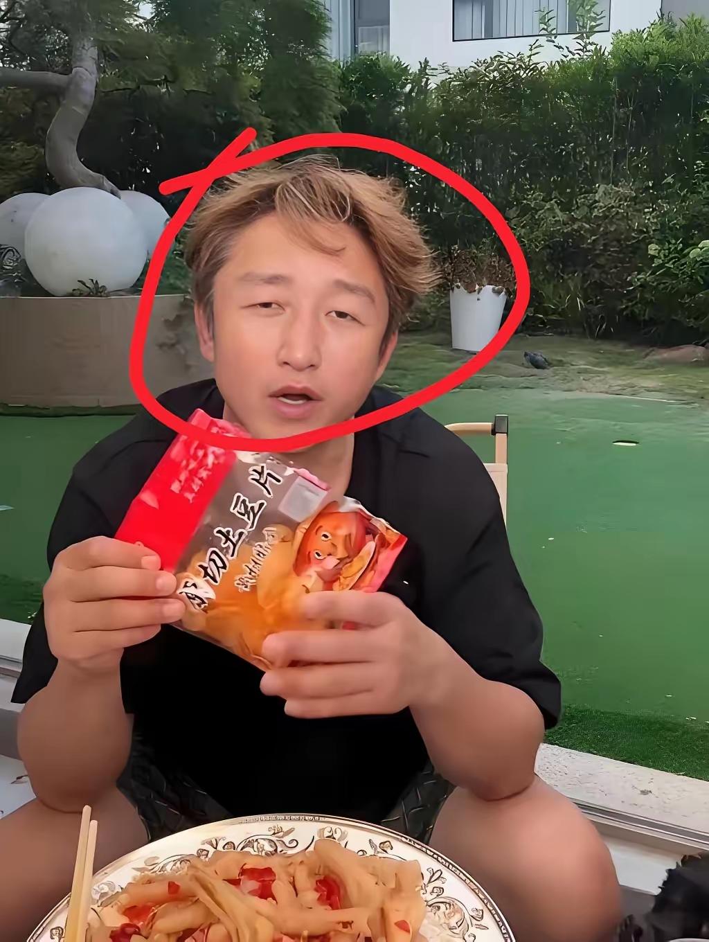 邹市明但凡当初能够听成龙大哥说的，也不至于走到今天这个地步吧？

成龙在接受记者