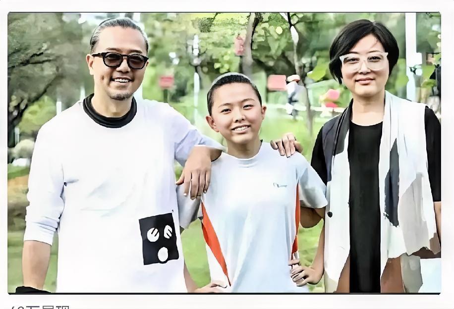 张延这婚，
离得让人心疼。
不是因为出轨，而是因为，她终于不用再演了。

当年《