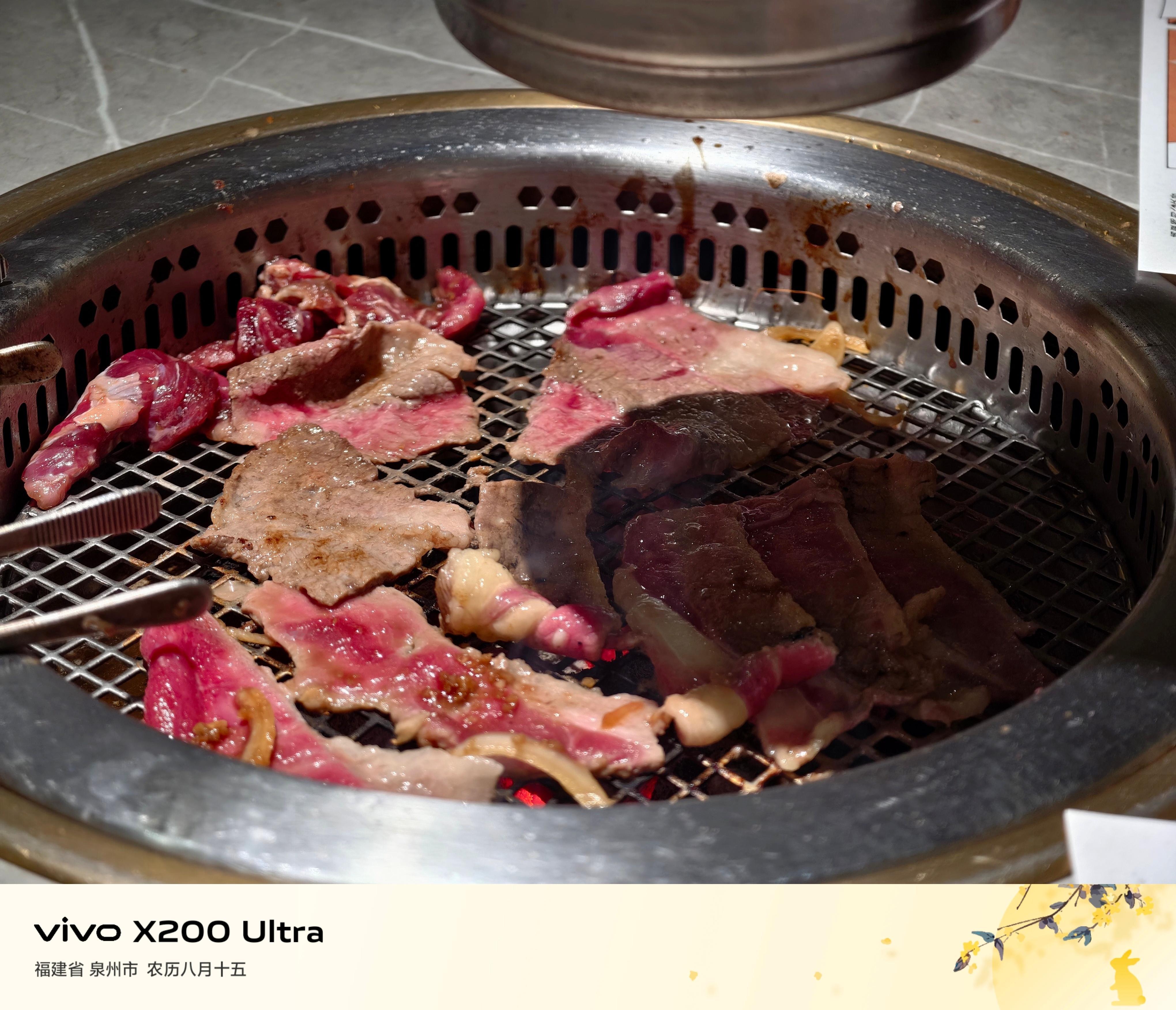中秋快乐呀各位，吃最爱的烧肉！[爱你] ​​​