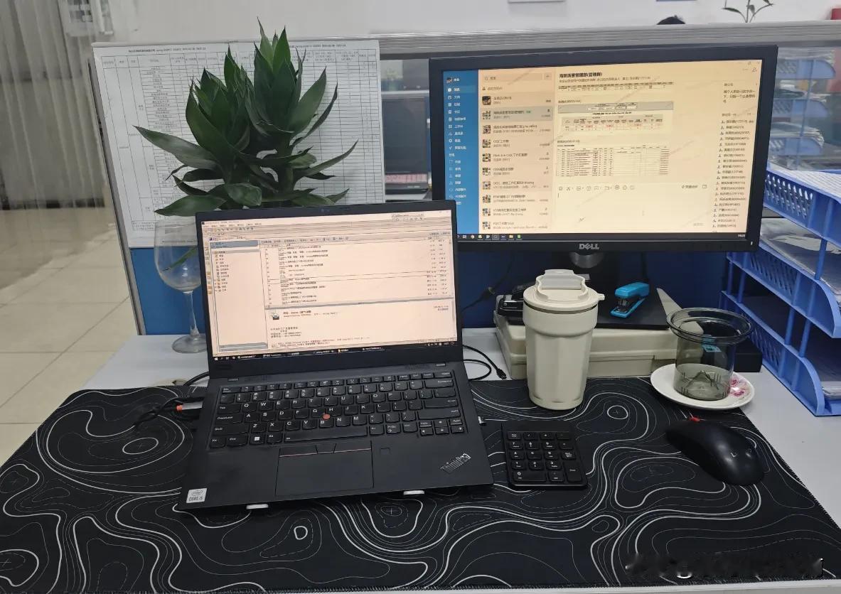 今天一位越南同事中暑晕倒。
我们这个越南厂子，主要是生产机电产品，和那些电子厂相
