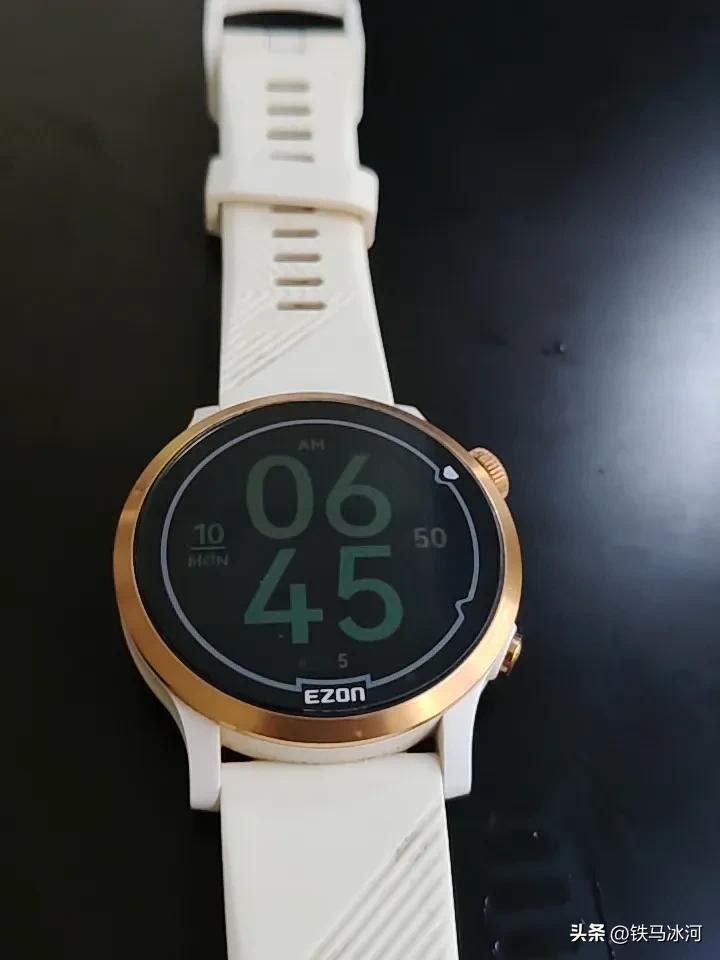 一周未戴的运动手表，跑完6公里电量仅剩5℅，然后跑步数据就不能同步到手机了。

