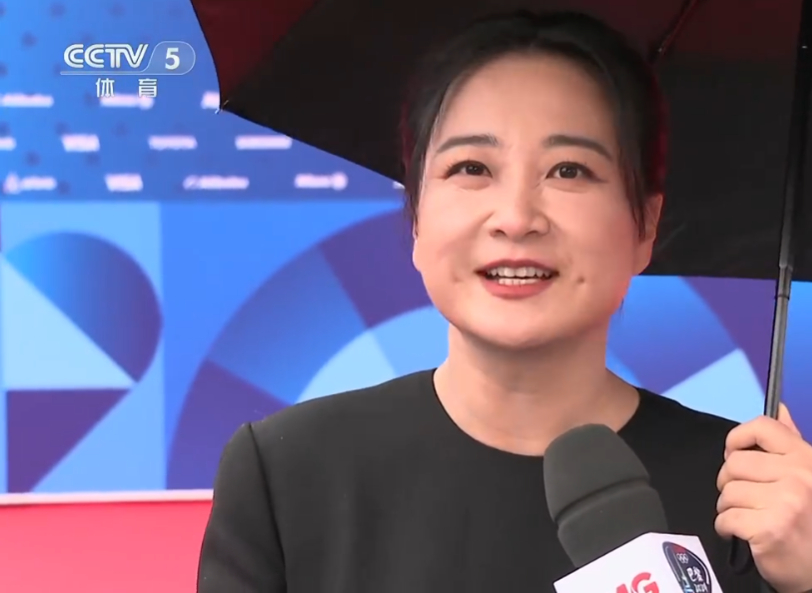 #贾玲 奥运开幕式# 贾玲接受奥运会开幕式采访[憧憬]玲姐牛牛的！ ​​​