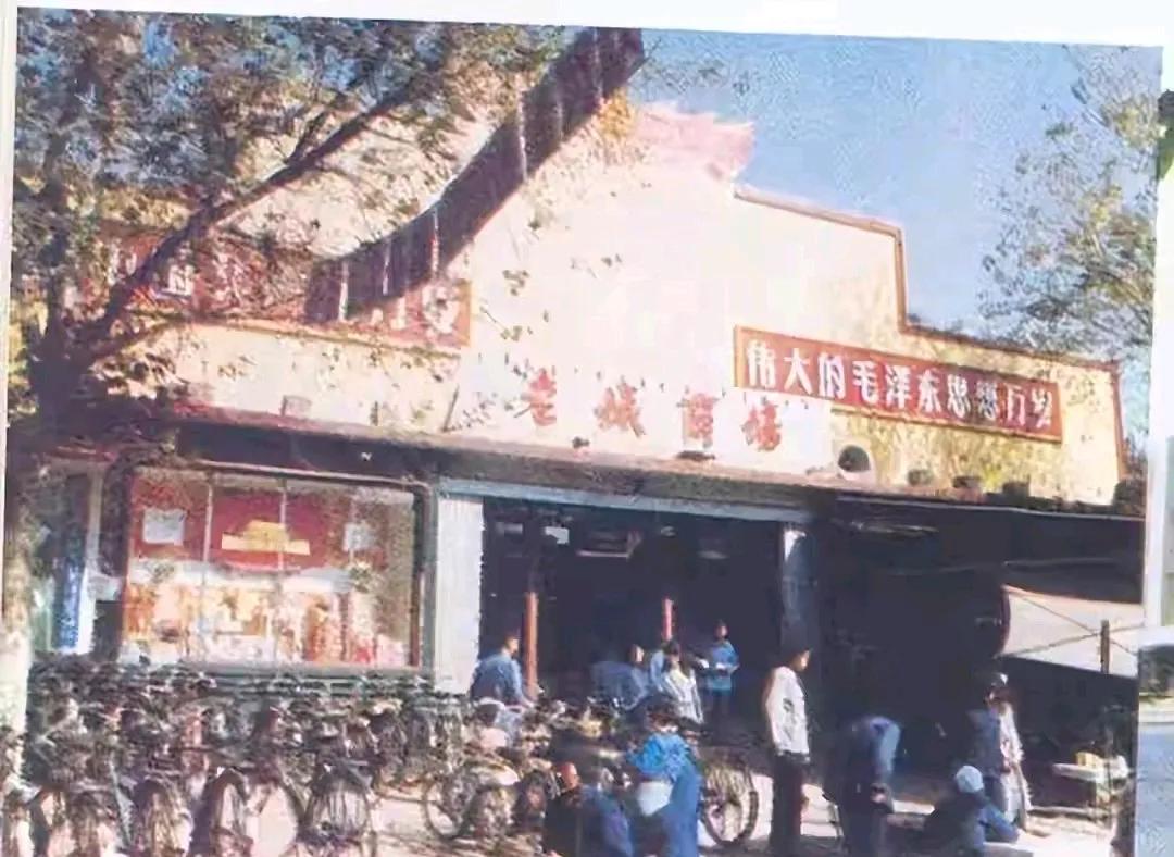 回民食堂不在了，西工饭庄变了样。那会儿国营餐饮统归洛阳饮食公司，现在连体制带店，