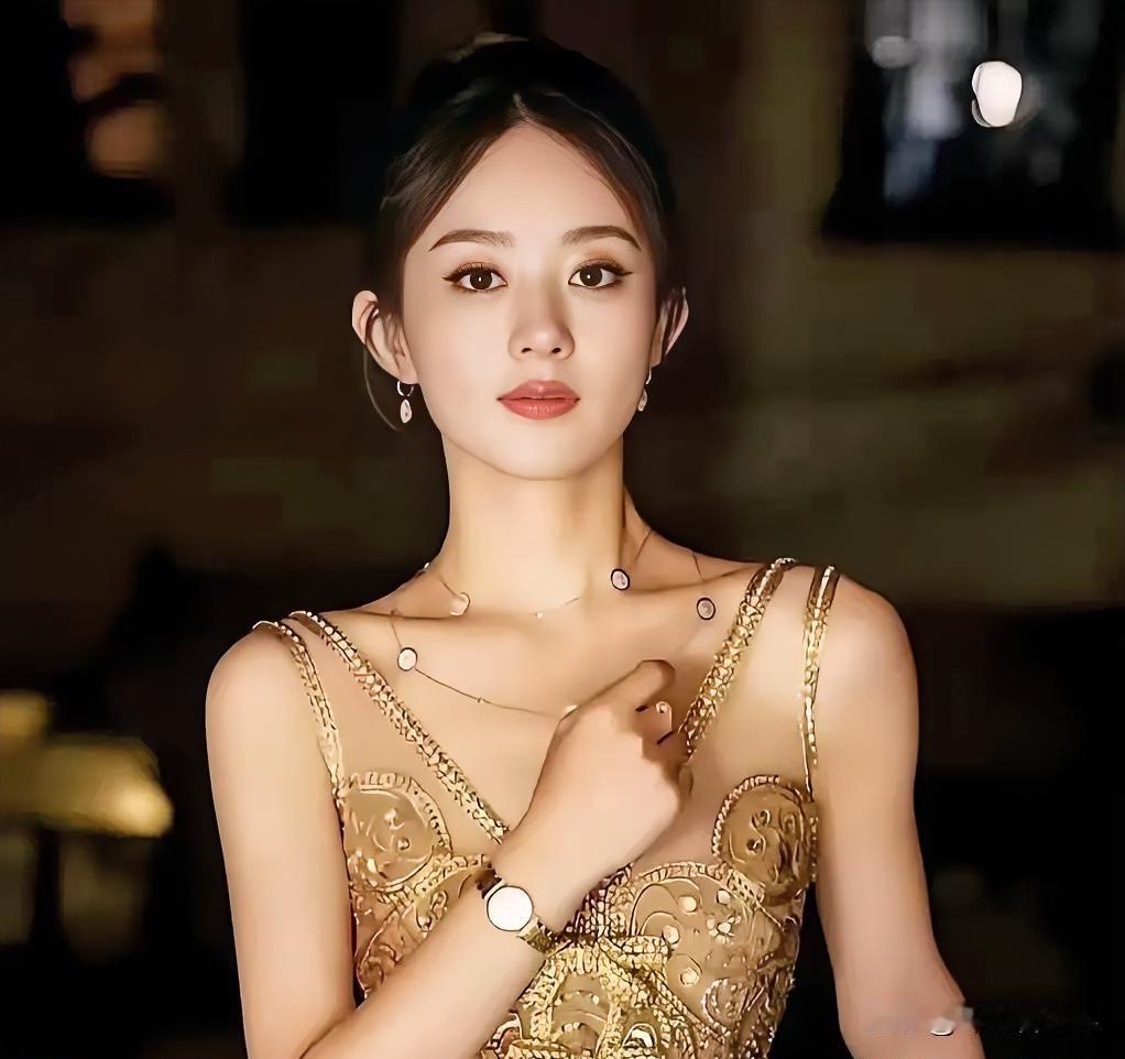 赵丽颖被紧急送医，
最担心她的，除了亲人，
就是下面这三位挚友了：
1.闺蜜周放