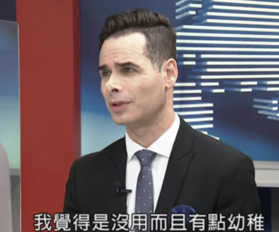 方恩格说，要结束战争很简单，那就是哈马斯投降，可是哈马斯不投降，还要战斗到最后一