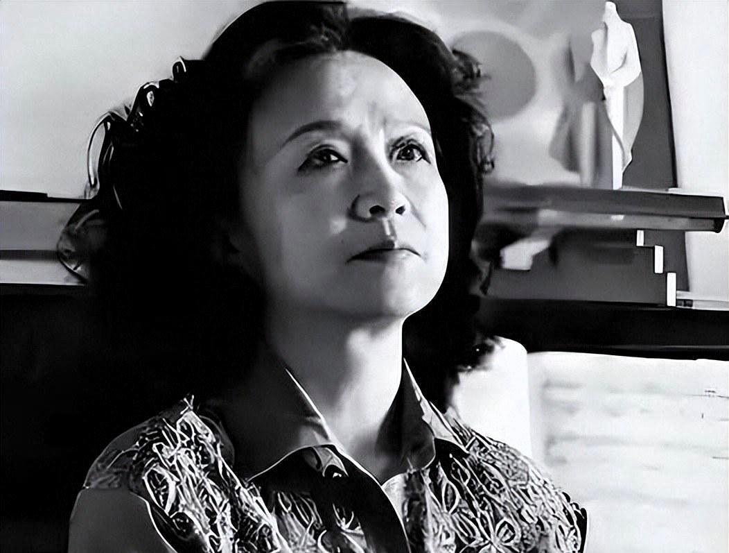 庄则栋的女儿庄岚，父亲2013年去世，她13年没在公开镜头里露过面，连继母去陵园