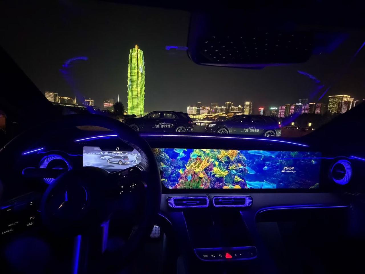 这照片真绝了，你喜欢吗？汽车豪华氛围感 奔驰GLCEV 纯电GLC