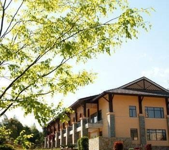 【崇阳华美达酒店启动升级改造】10月28日，位于崇阳县的崇阳华美达酒店升级改造工