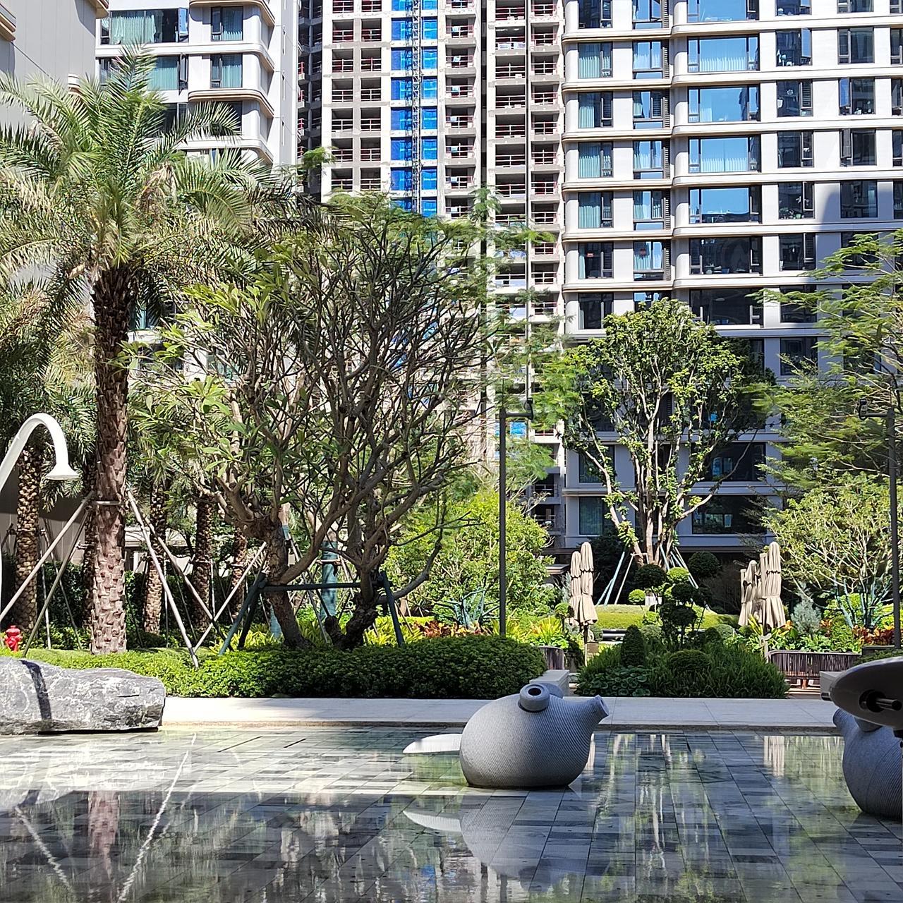 在二线城市，一平米5.5元的物业费，已经算得上是比较好的小区了。 可我们刚入住没