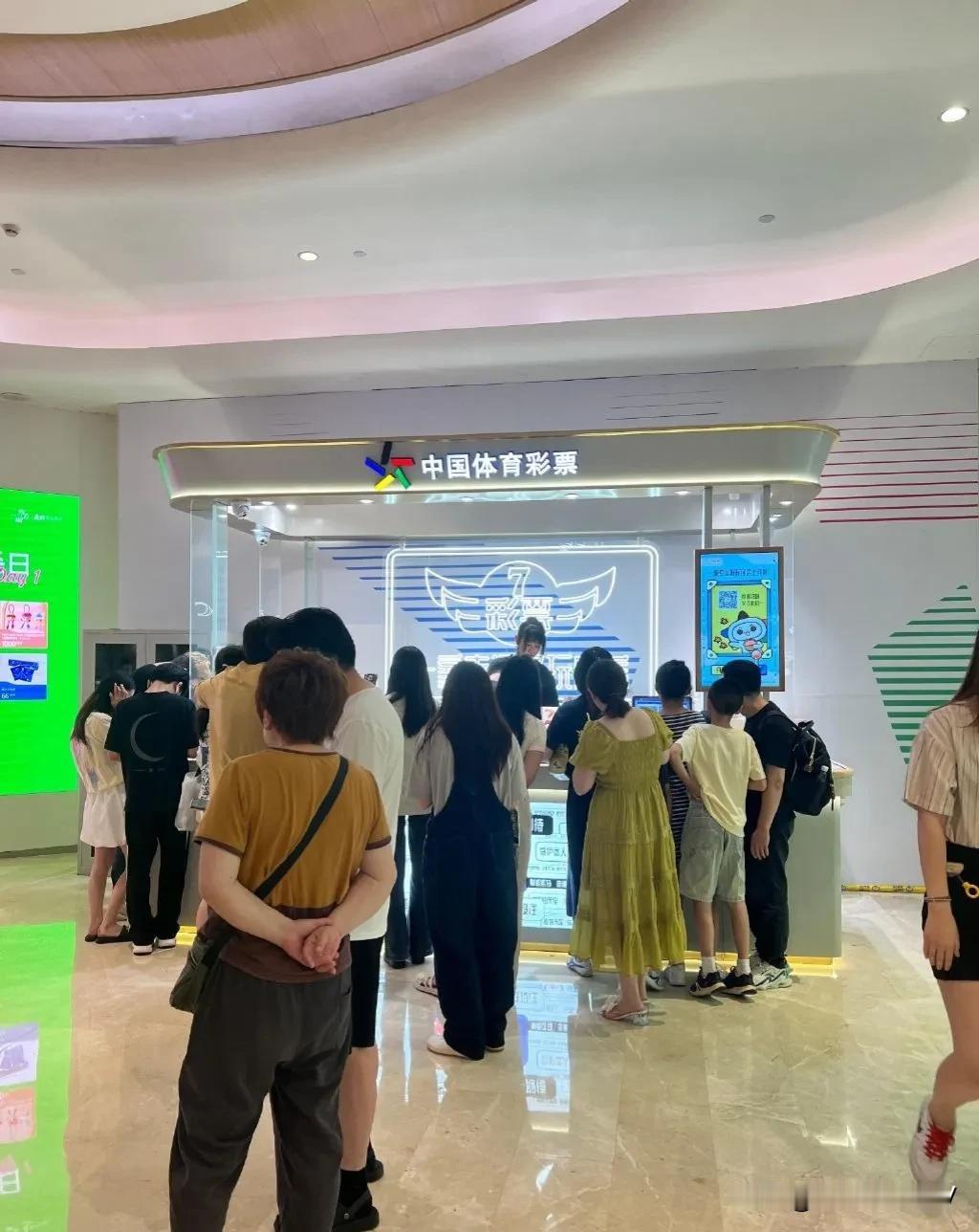 当代年轻人奋斗的方式：在上班和上进中，选择上香；
当代年轻人的合作方式：在求人和