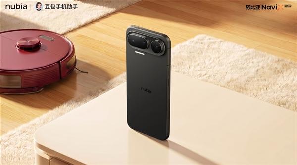 【科技快报网】今天努比亚公布NaviX Ultra黑色版外观图，采用纯粹简约的纯