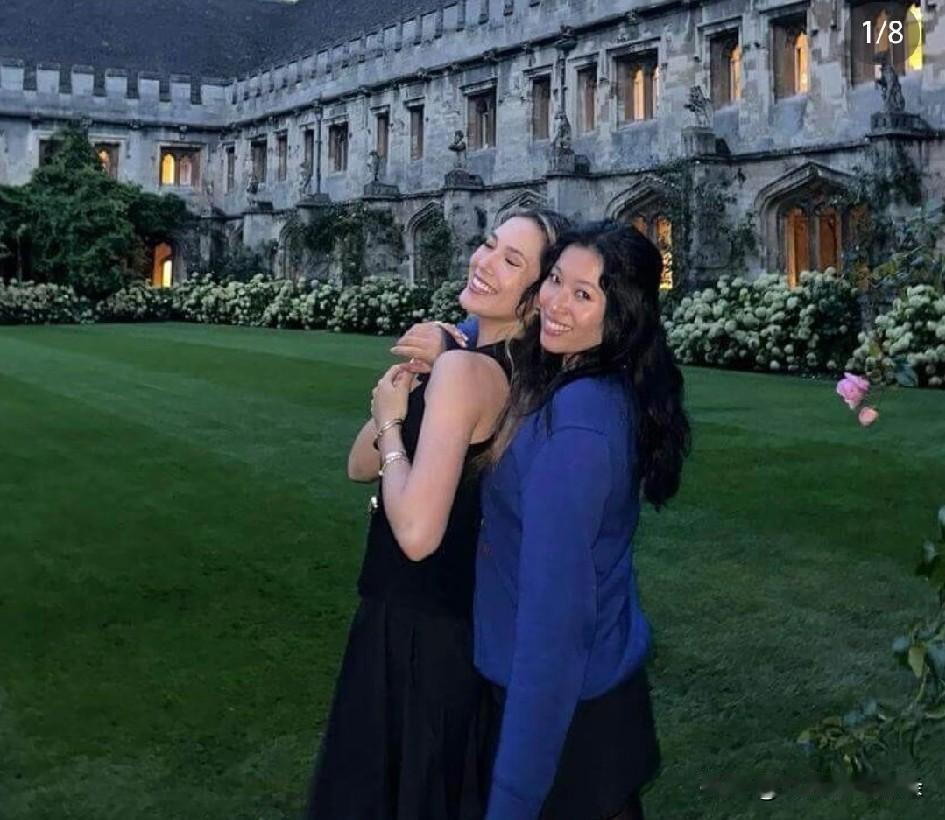 谷爱凌的室友称她为“自己此生见过最聪明的人”，因为她能在斯坦福，这座要求极为严格