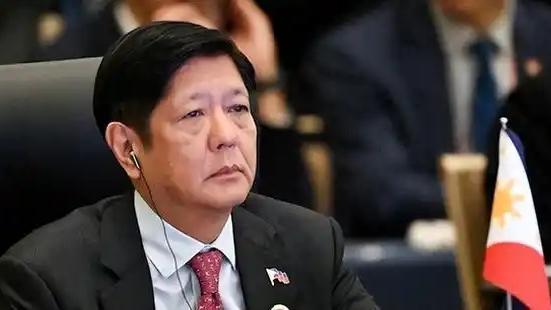 在当前弹劾案正面强攻，彻底失势，16票定罪的死线根本无法突破的局面下，马科斯已经