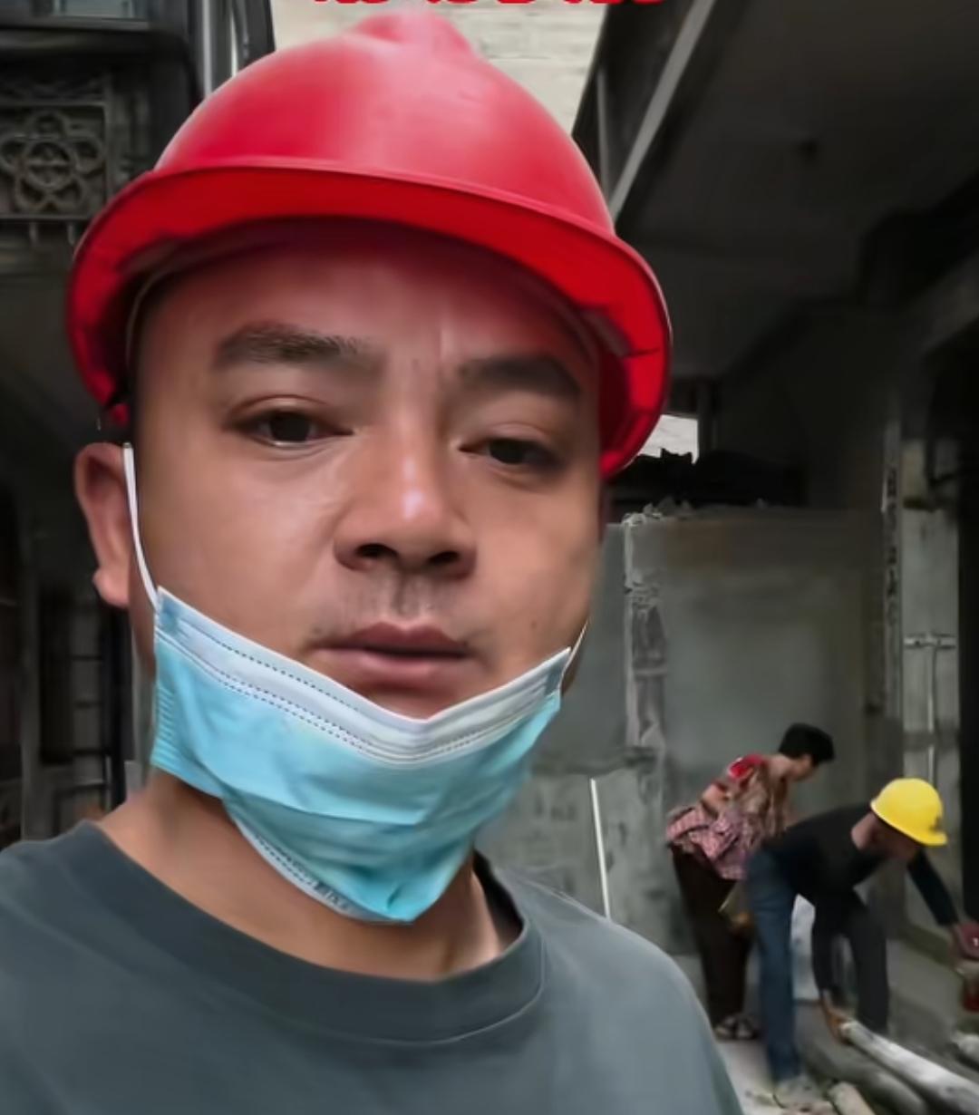 15万建两层房还剩3万！嘴哥曝光豪豪家建房内幕，网友：这才是真帮忙！
 
豪豪家