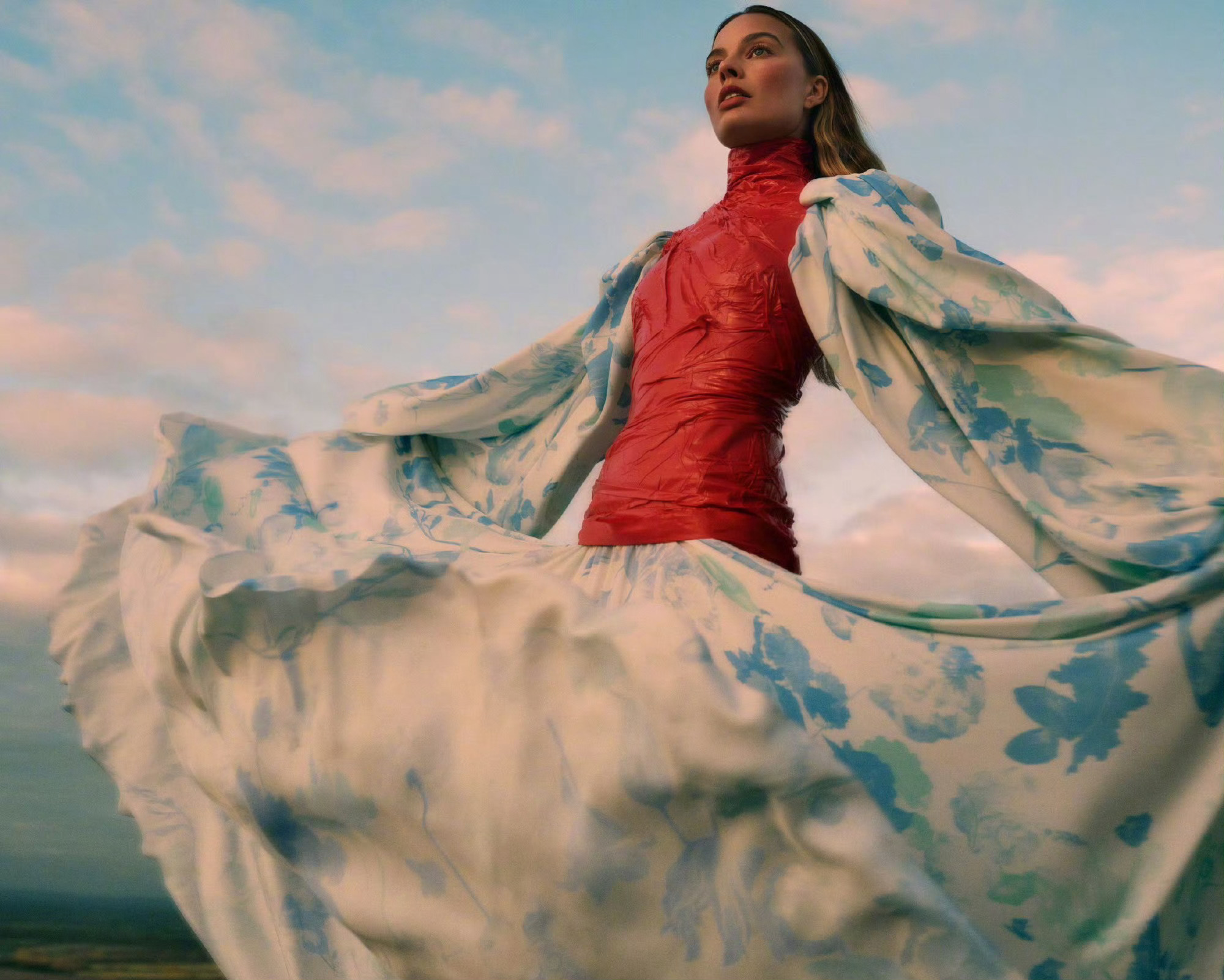 《呼啸山庄》北美首映期玛格特·罗比英版《Vogue》写真大片以现代造型融入电影主