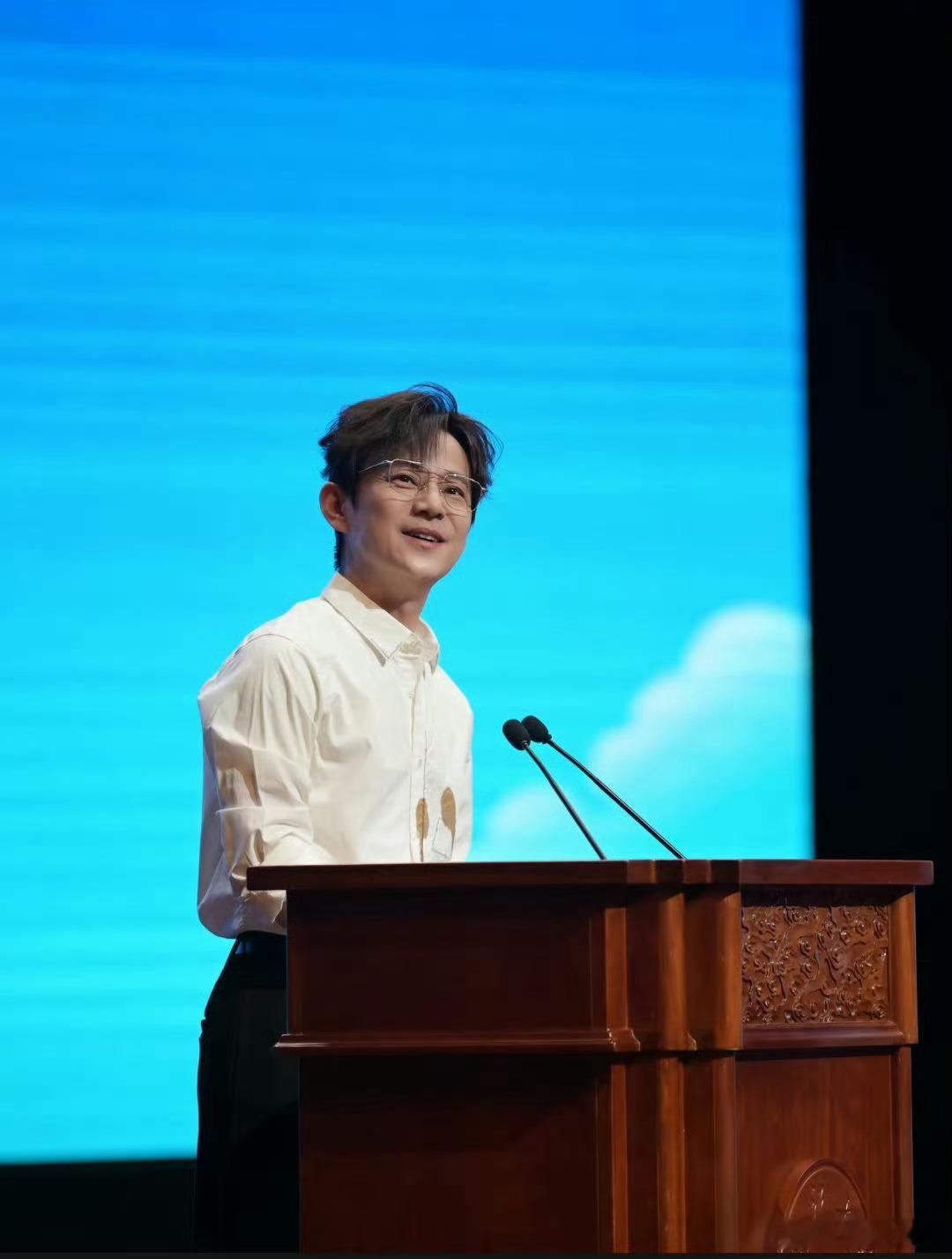 何炅老师来浙江大学亲自揽才你觉得有必要吗还是作秀呢？ 