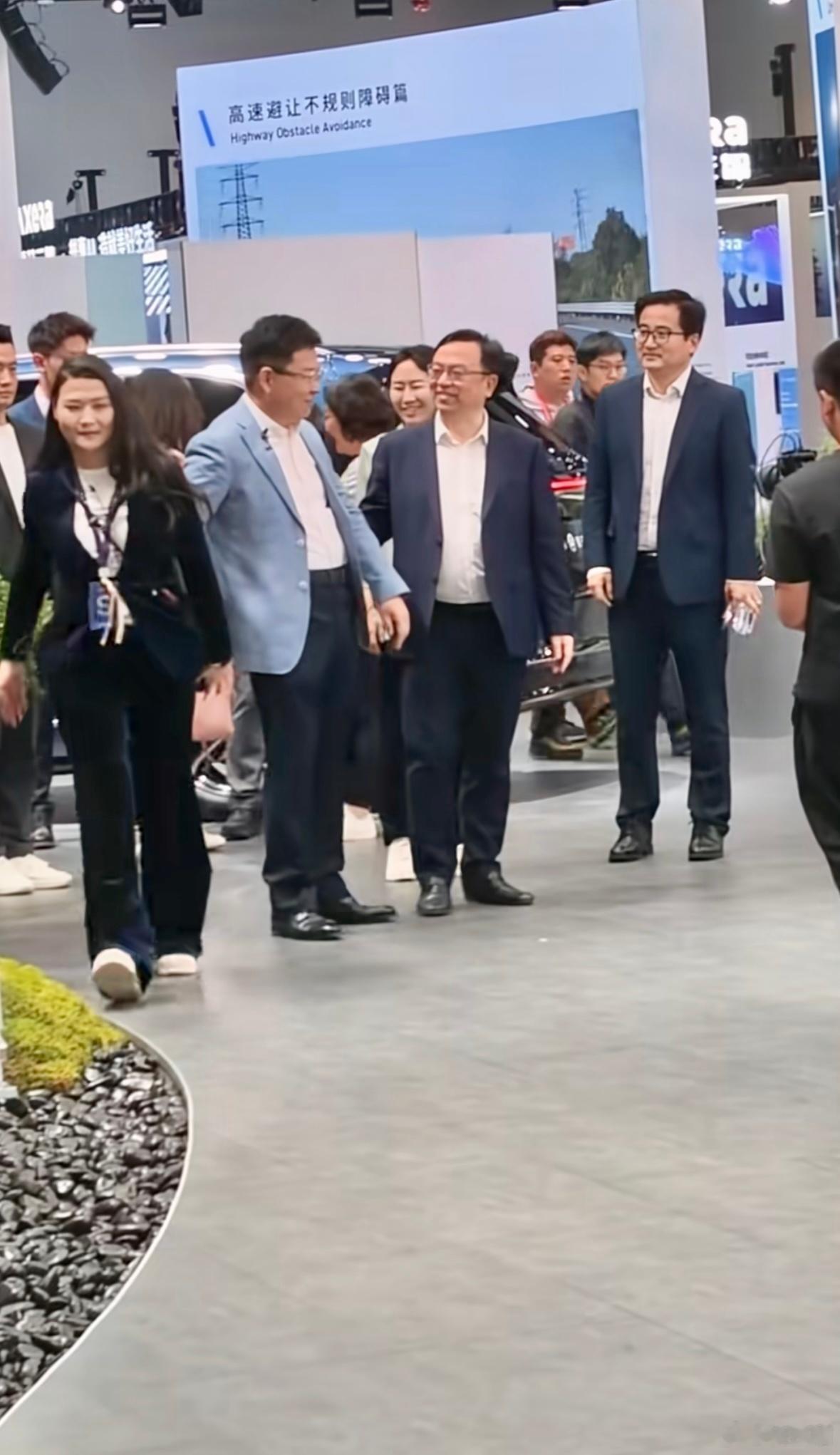 华为余承东和比亚迪王传福在北京车展碰面了