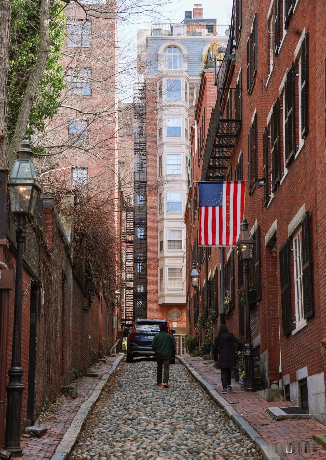 波士顿。忽略麻省理工和哈弗大学，为这座城市带来的光环，它就是很普通的一座海边城市