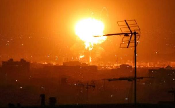 中东打出新高度了，以色列和伊朗直接玩上互相掐脖子了！伊朗发射“城堡破坏者”弹道导