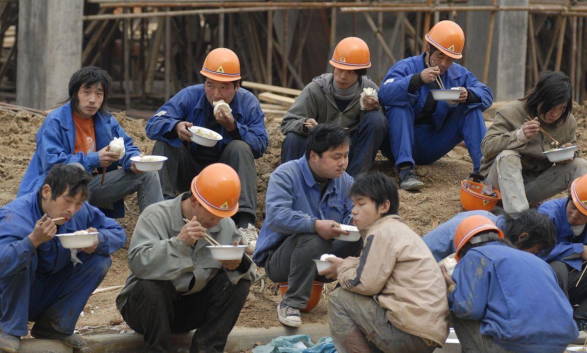 6月1日起工地超龄用工全国统一，60岁农民工不用再瞎跑
 
2026年6月1日起