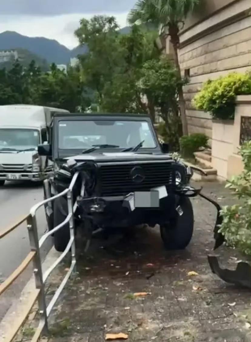 还好人没事，为了躲流浪狗急转方向，车撞得挺严重但没伤着人，真算万幸了。路上遇到突