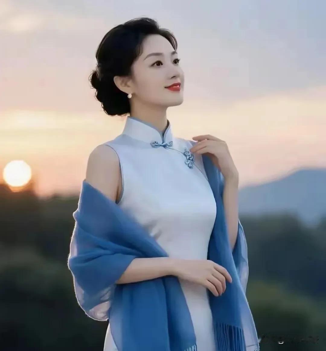 女人这一生，
最好的解药，
不是爱情，不是婚姻，
而是有钱的自己。
 
女人这一