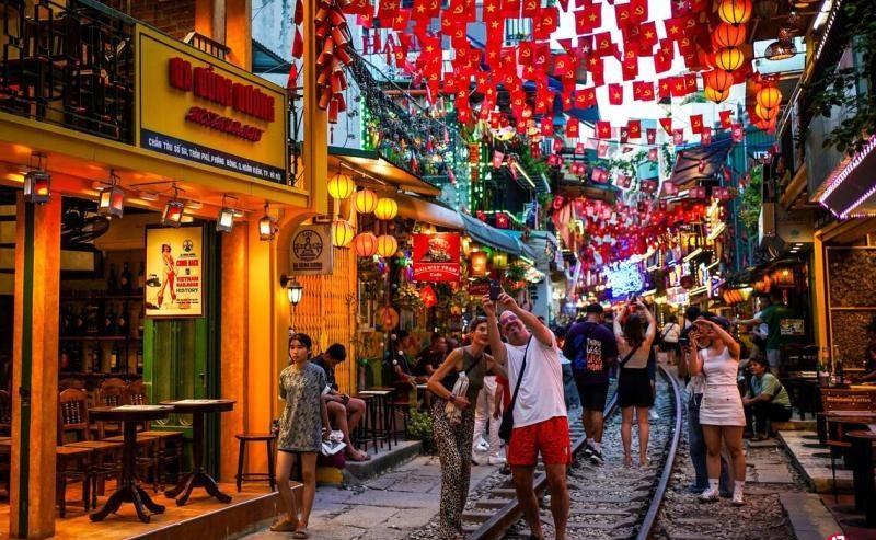 【越南成为中国游客东南亚首选旅游地】冠病疫情之前，越南就非常依赖中国游客，而目前