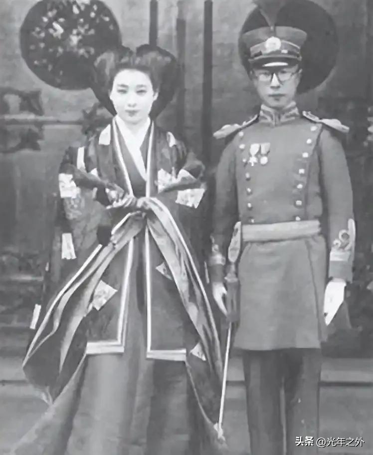 张学良最爱的女人：让他痴迷一生，也恨到咬牙切齿！
 
说起张学良，大家都知道西安