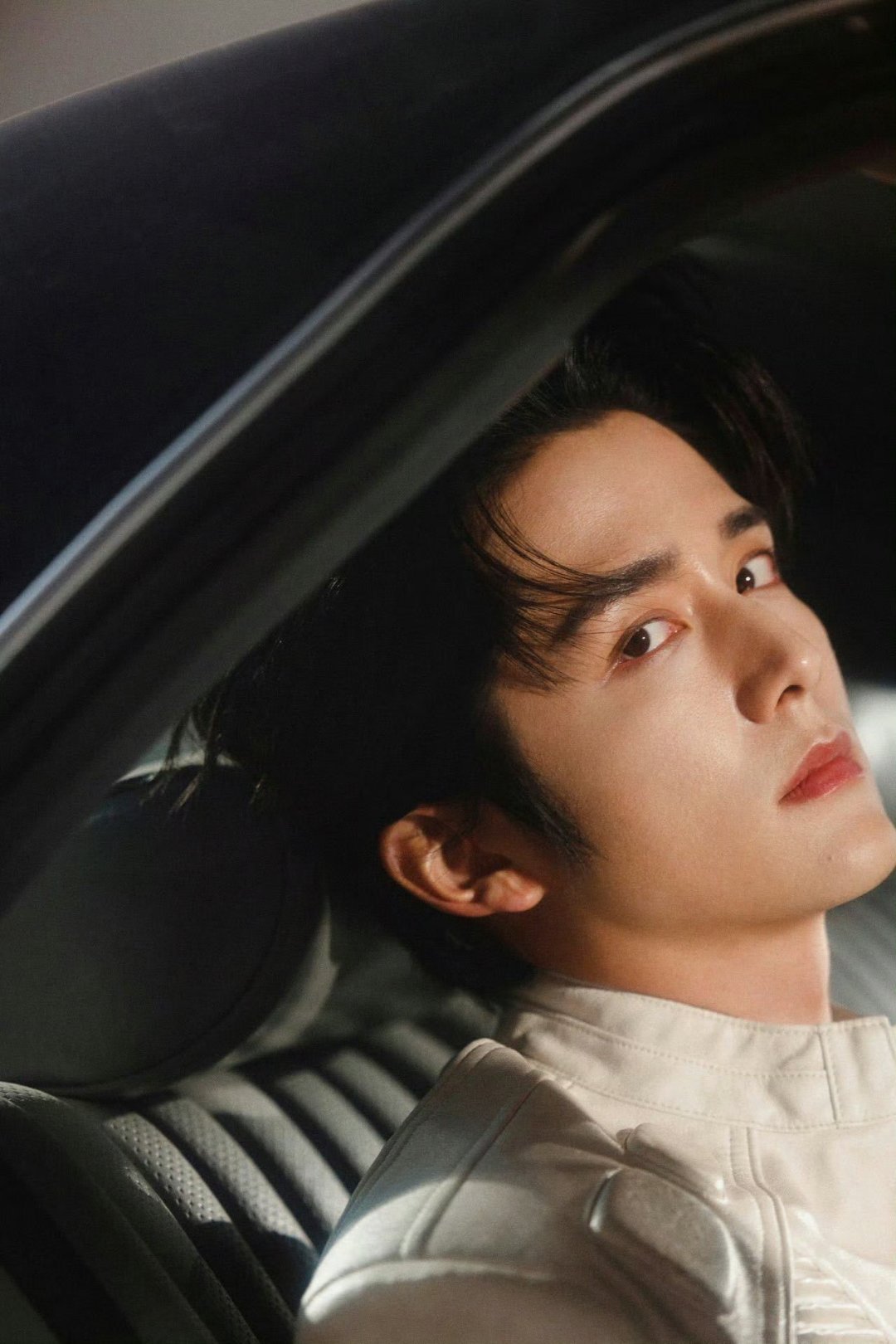 不想上班想上张新成的车我去这也忒帅了谁看了不迷糊 