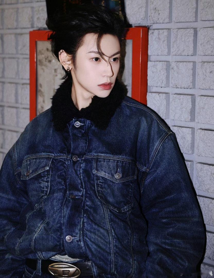 小鬼治好了我的恋爱脑王琳凯这下真成乙游男主了 小鬼27岁生日大片520发，还免费