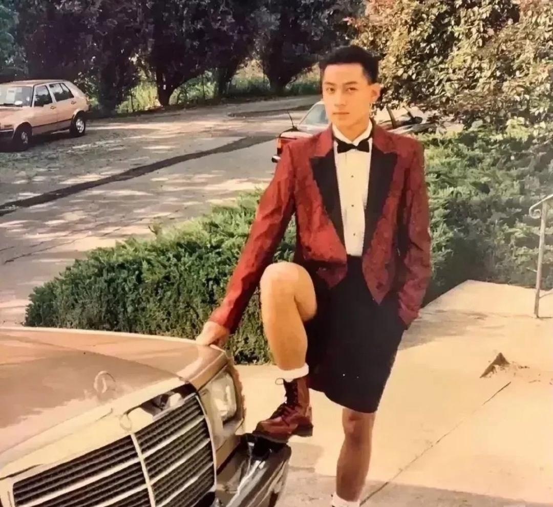 18岁的吴彦祖，绝对是无死角的帅，有没有感觉和王一博有点撞脸呢#你喜欢王一博吗#