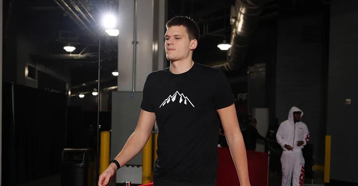 NBA名宿罗伯特-霍里在接受采访时聊到了湖人新援沃克-凯斯勒，并对这位年轻中锋在