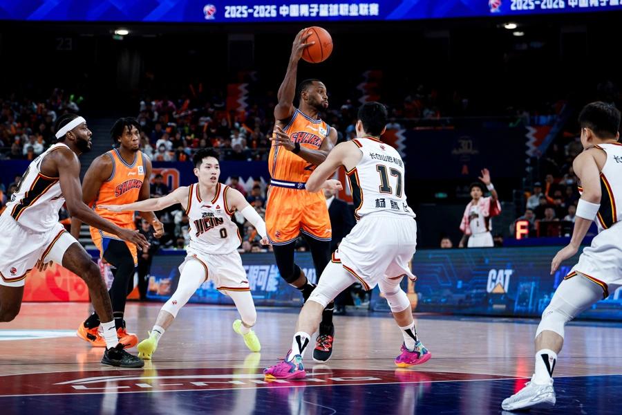 [微风]狂胜39分豪取16连胜！难怪卢伟这次真“飘”了！
 
在CBA常规赛第3