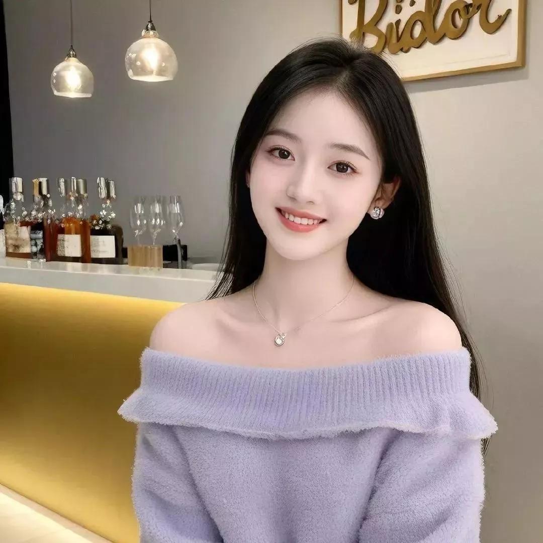 酒香盈盈处，美人笑语间。美在酒中自然醉 预知春色招人醉 酒香醺客梦 巷深闻酒香 