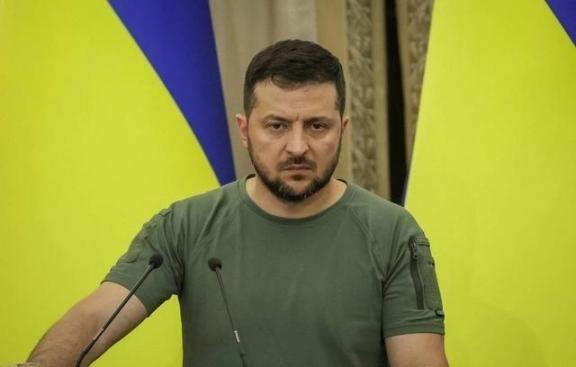 泽连斯基真的是个政治鬼才，拿着北约支持的武器跟俄罗斯对抗了三年多，原本以为弹药早