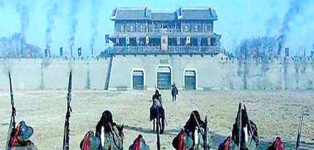 历史上最莫名其妙的叛乱，应该是泾原兵变了，皇帝舍不得犒赏平叛的士兵，然后官军变叛