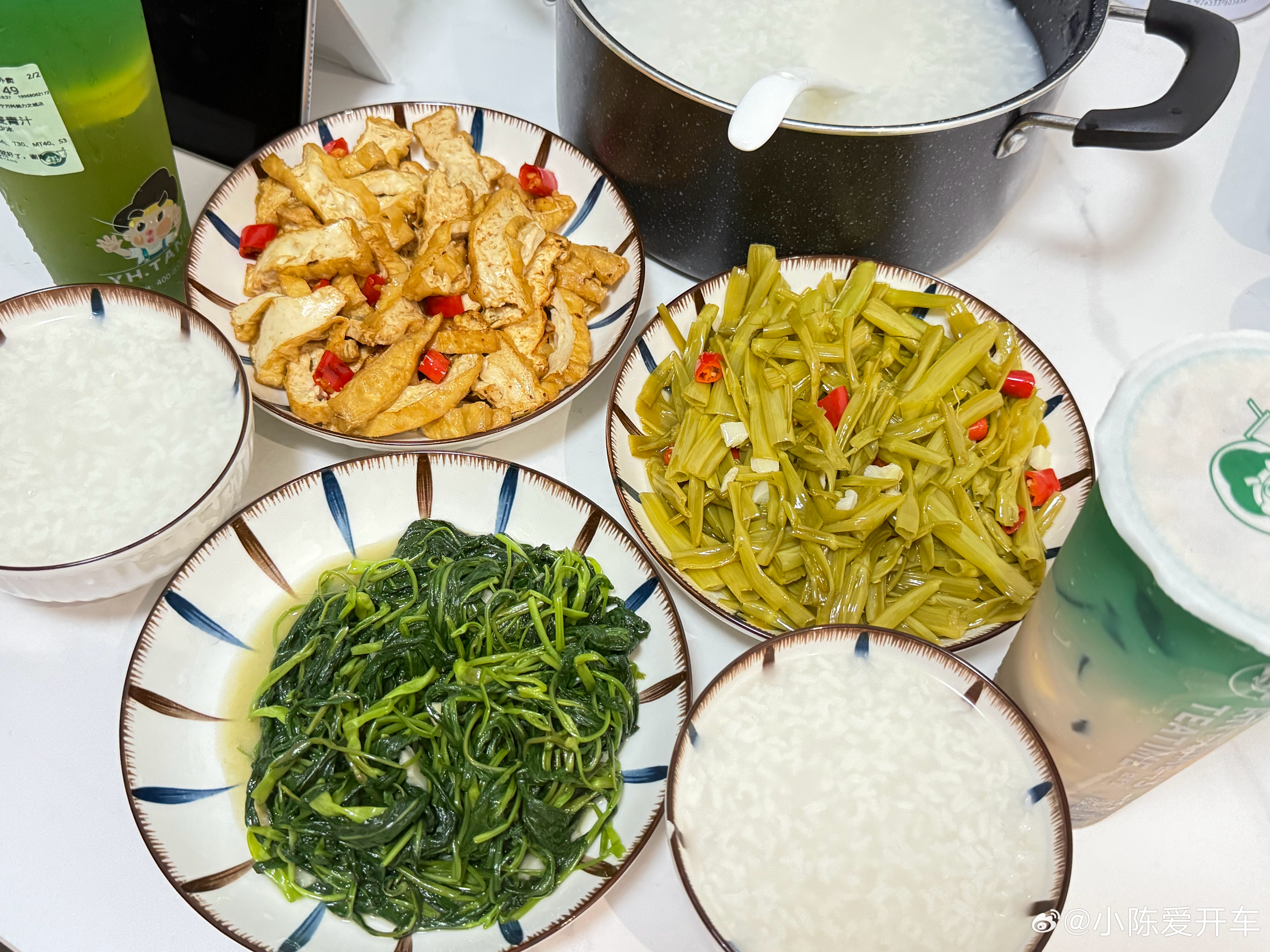 夏天到了，广西崽崽们已经开始吃空心菜梗搭配白粥了，绝绝子！！！你们夏天都是吃那个