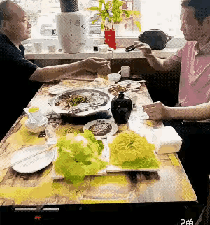 一起吃个饭，何必搞成这样呢