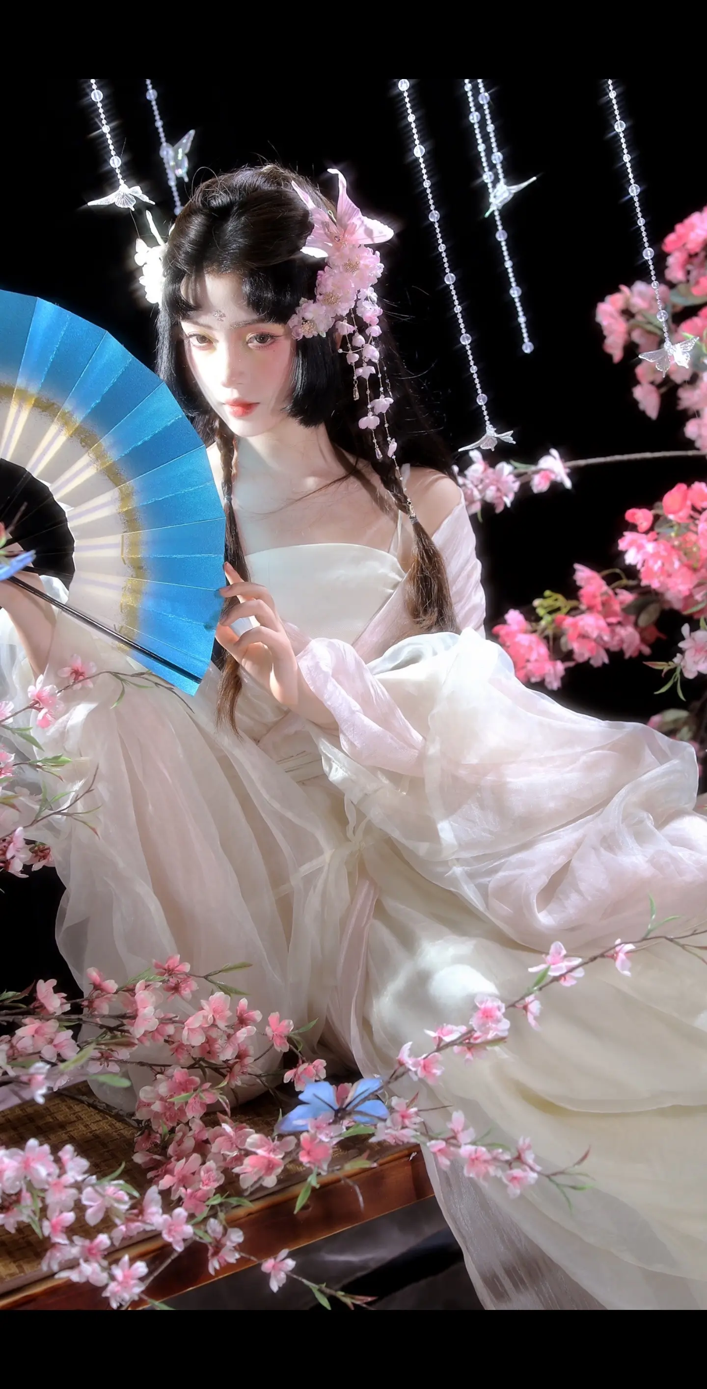 “池中鱼，笼中雀”