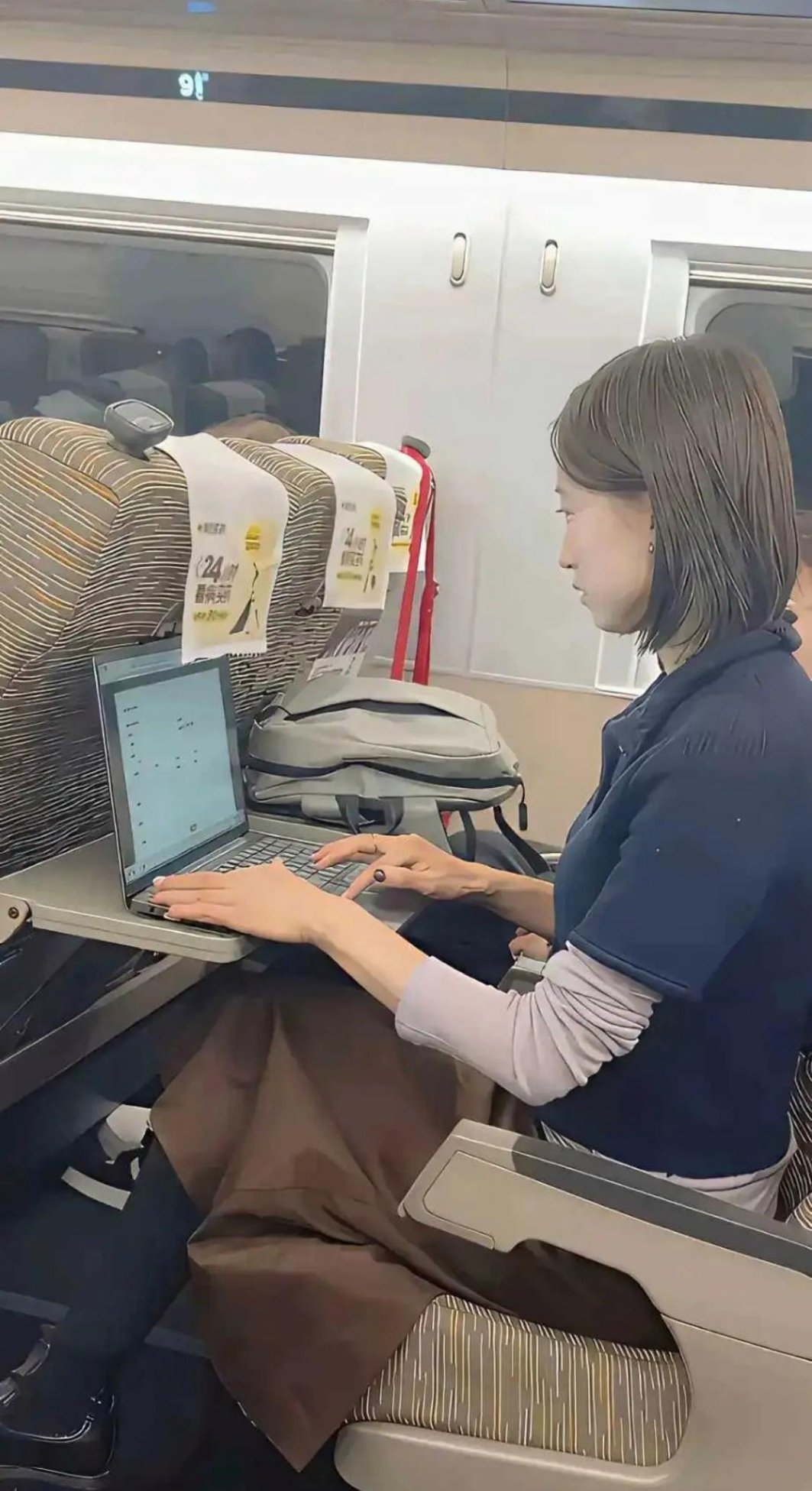 很好奇这么忙的人月薪有五六万吗 